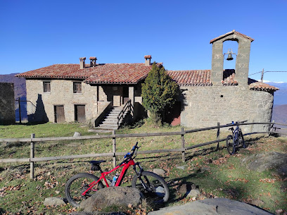 Santuario de Sant Corneli i Santa Magdalena del Mont en Sant Privat d'en Bas. Capilla
