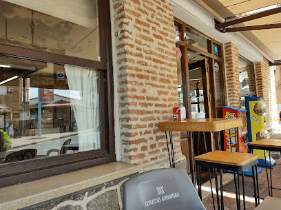 café bar alcoeva en Santa María del Tiétar. Cafetería