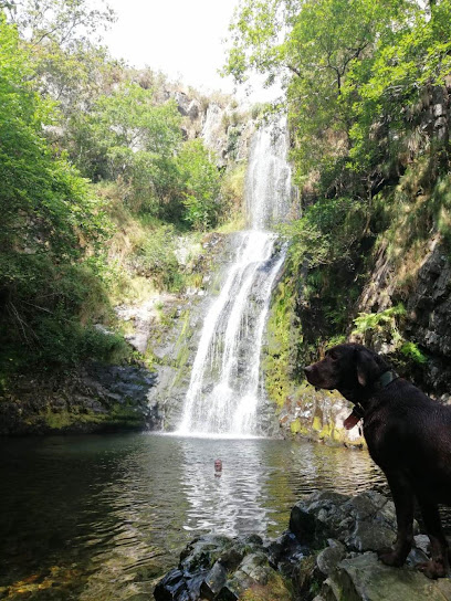 Cascada Del Cioyo en Castropol. Zona de senderismo