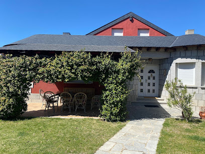 Casa Rural Entrepinos en Santa Cruz de Pinares. Alojamiento en interiores