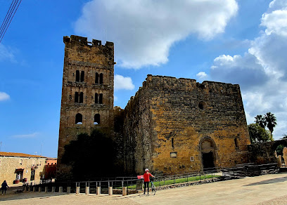 Monasterio de Sant Miquel de Fluvià en Sant Miquel de Fluvià. Monasterio