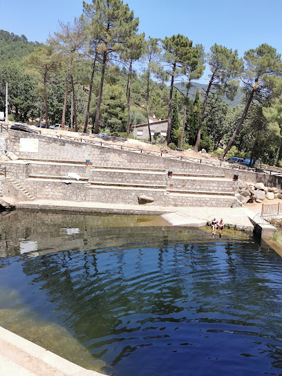 Charca de la Nieta en Piedralaves. Lago para natación