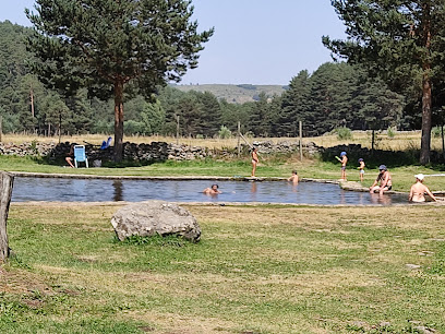 Piscina natural de Hoyos del Espino en Hoyos del Espino. Piscinas