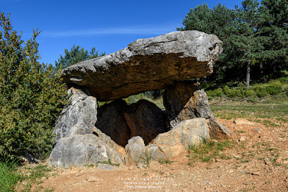 Dolmen de Tella en Lafortunada. Lugar de interés histórico
