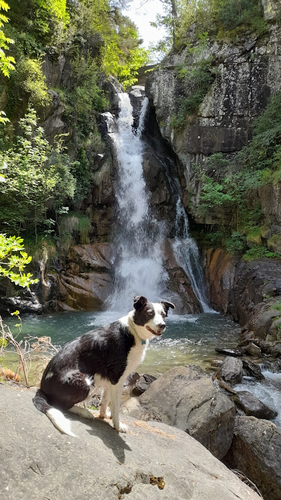 Cascada de Canfranc Pueblo en Canfranc. Atracción turística