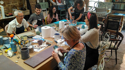 Brocante mil cosas en Burriana. Tienda de pinturas