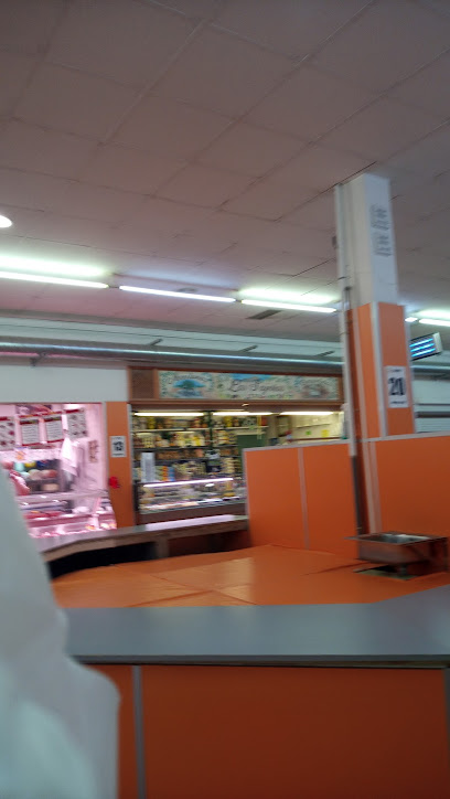 Mercado Municipal de Abastos en Sax. Mercado de alimentos frescos