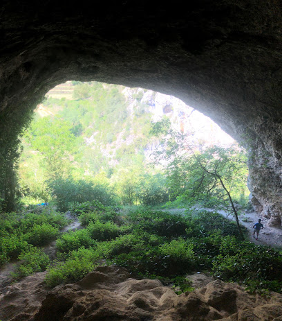 Cueva de Vichicanera en Abizanda. Zona de senderismo