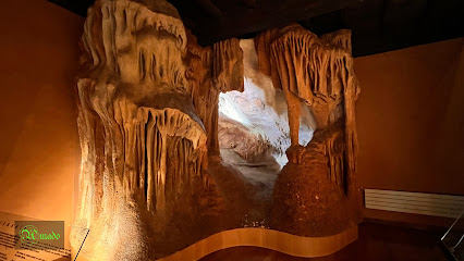 Cueva de La Peña de Candamo en San Román. Lugar de interés histórico