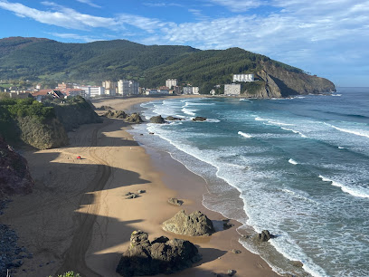 Playa de Bakio en Baquio. Playa pública