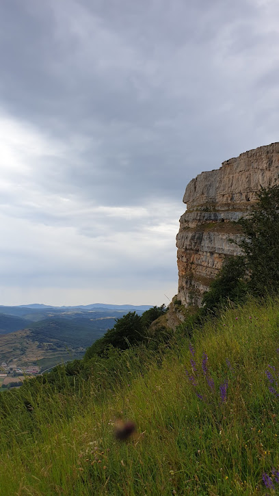 Peña Camesía en Villota de Elines. Zona de senderismo