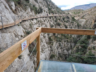 Pasarela de Relleu en Relleu. Zona de senderismo