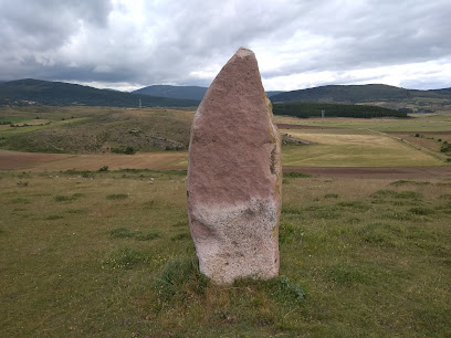 Menhir El Peñuco en Bercedo. Lugar de interés histórico