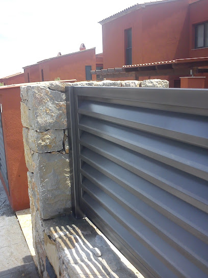 cercanou en La Nou de Gaià. Tienda de suministros para vallas