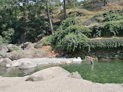 Piscina Natural El Risquillo en Guisando. Restaurante