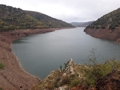 Embalse de Mansilla en Mansilla. Lugar de interés histórico
