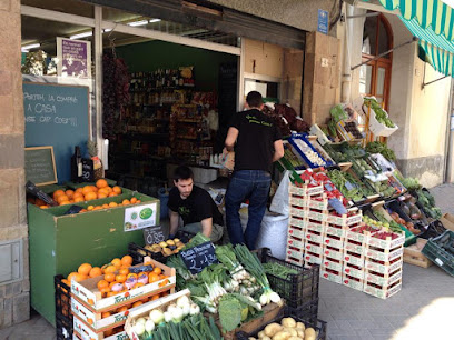 Queviures Canals en Corbera de Llobregat. Tienda de alimentación