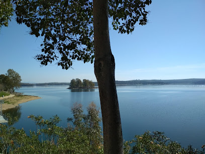 Embalse de Orellana y Sierra de Pela en Orellana la Vieja. Reserva natural