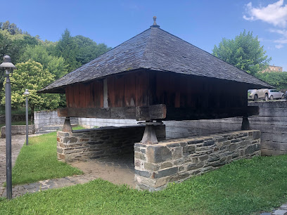 Hórreo de San Martín de Oscos en San Martín de Oscos. Lugar de interés histórico