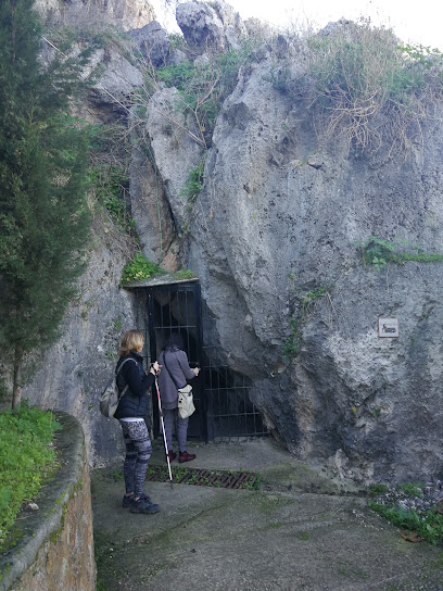 CUEVA DE LA ENCANTADA en Luque. Museo