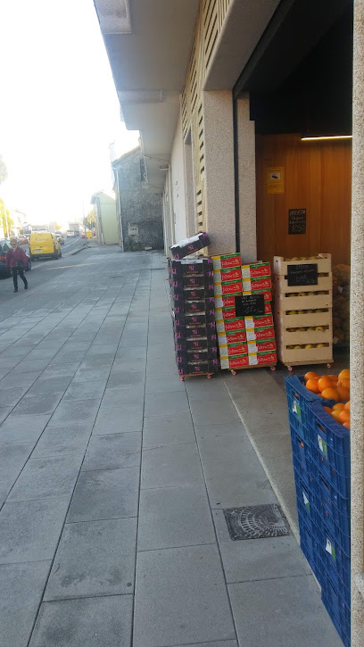 Gofer en Ordes. Frutería