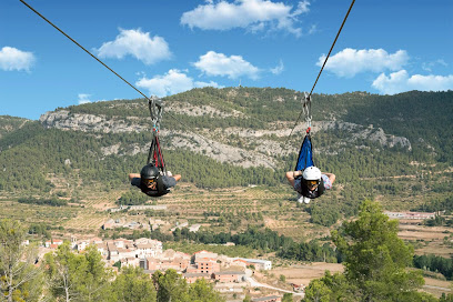 Tirolina Fuentespalda en Fuentespalda. Deportes de aventura