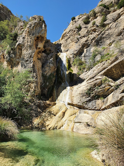 Cascada La Clara en Aliaga. Zona de senderismo