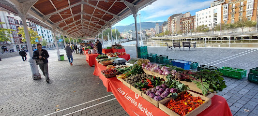 Gure Lurreko Merkatua en Bilbao. Mercado de productos agrícolas