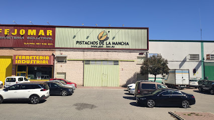 Pistachos de La Mancha en La Roda. Mercado de productos agrícolas