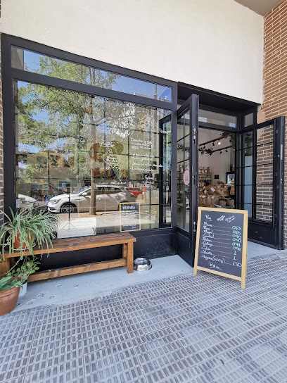 Lo Que Diga Lola en Coslada. Tienda de alimentación