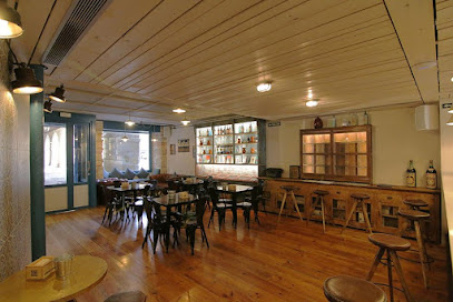 La Droguería Bar Restaurante en Puente la Reina. Bar restaurante