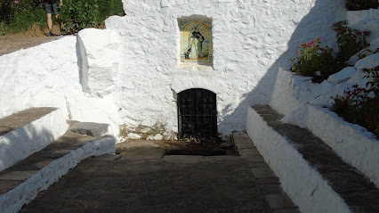 Fuente de San Pedro en Alcudia de Veo. Zona de barbacoa