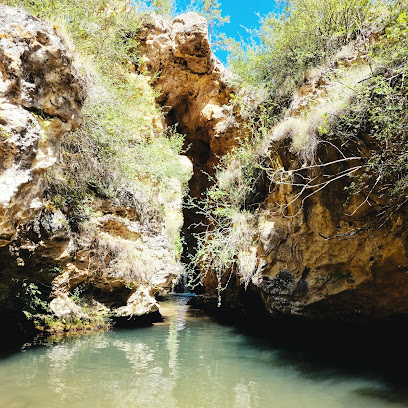 Cascada de Calomarde (Batida o del Molino Viejo) en Calomarde. Mirador