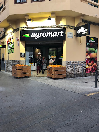 Agromart Blanquerna en Palma. Mercado de productos del campo
