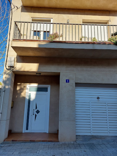 Mel Sant Guim en Sant Guim de Freixenet. Apicultor