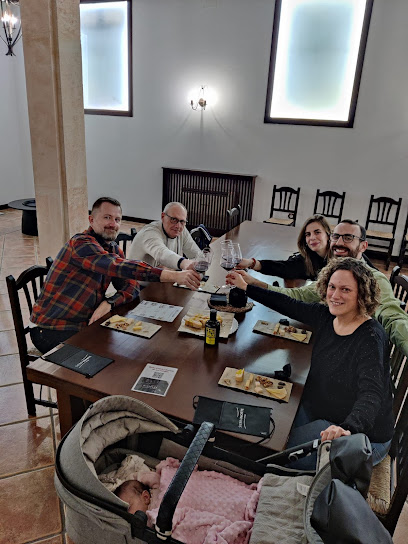 Bodegas Olcaviana en La Roda. Comercio