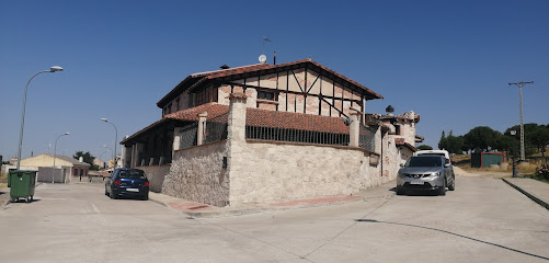 Casa Rural El Pico Llanillo en San Miguel del Arroyo. Alojamiento en interiores