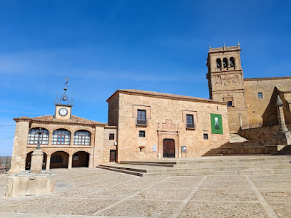 Plaza Mayor de Morón de Almazán en Morón de Almazán. Lugar de interés histórico