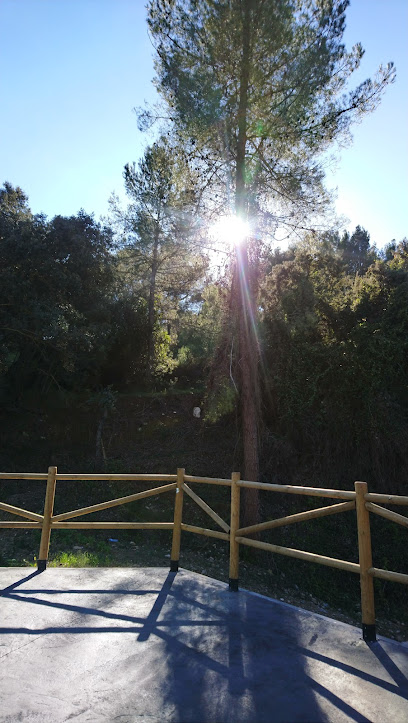 Acceso al Parque Sierra de Mariola en Agres. Parque ecológico
