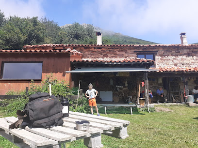 ECOALBERGUE EL COBIJO DEL VALLE en Uznayo. Alojamiento