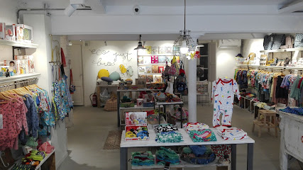 Olokuti Petits - Gracia en Barcelona. Tienda de ropa infantil