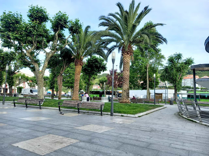 Lamera Parkea es un parque situado en la parte alta y con bonitas vistas al mar, en Bermeo, localidad costera de la Comarca de Bizkaia, en el País Vasco
