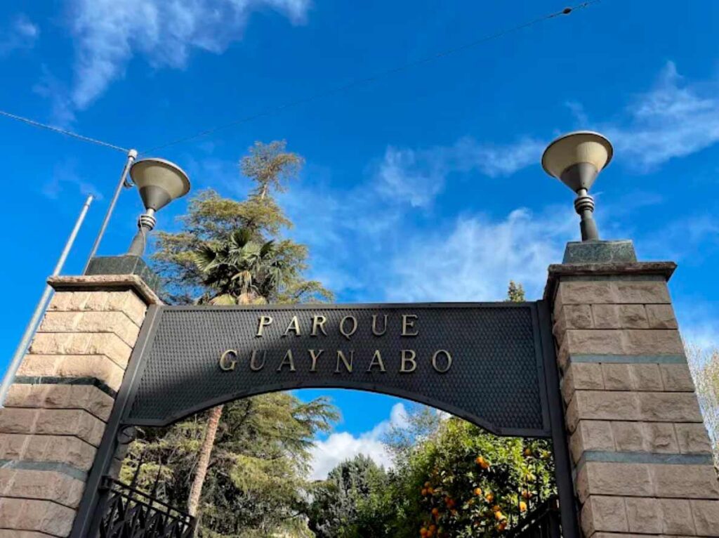 Descubre el Parque Guaynabo en Albolote: juegos infantiles, maquetas únicas y eventos familiares en un entorno accesible y seguro. ¡Ideal para disfrutar en familia!
