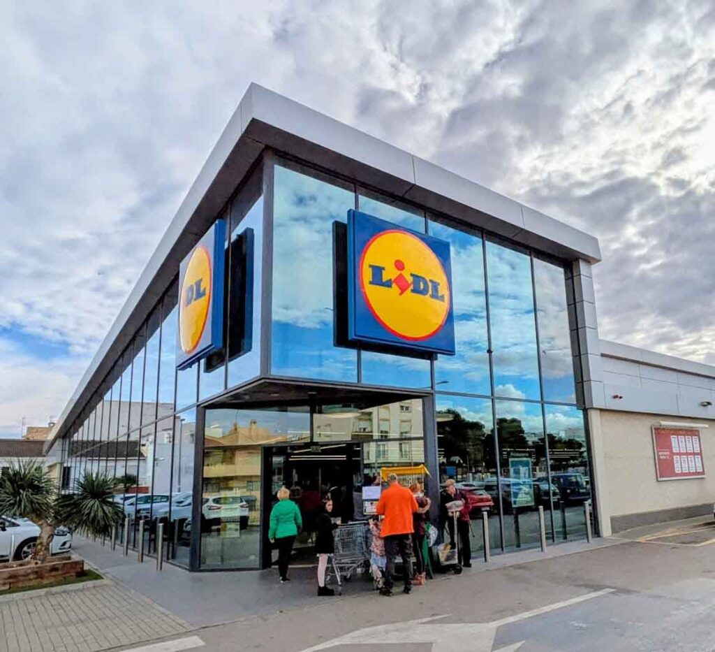 supermercado de descuentos lidl en Garrucha (Almeria)