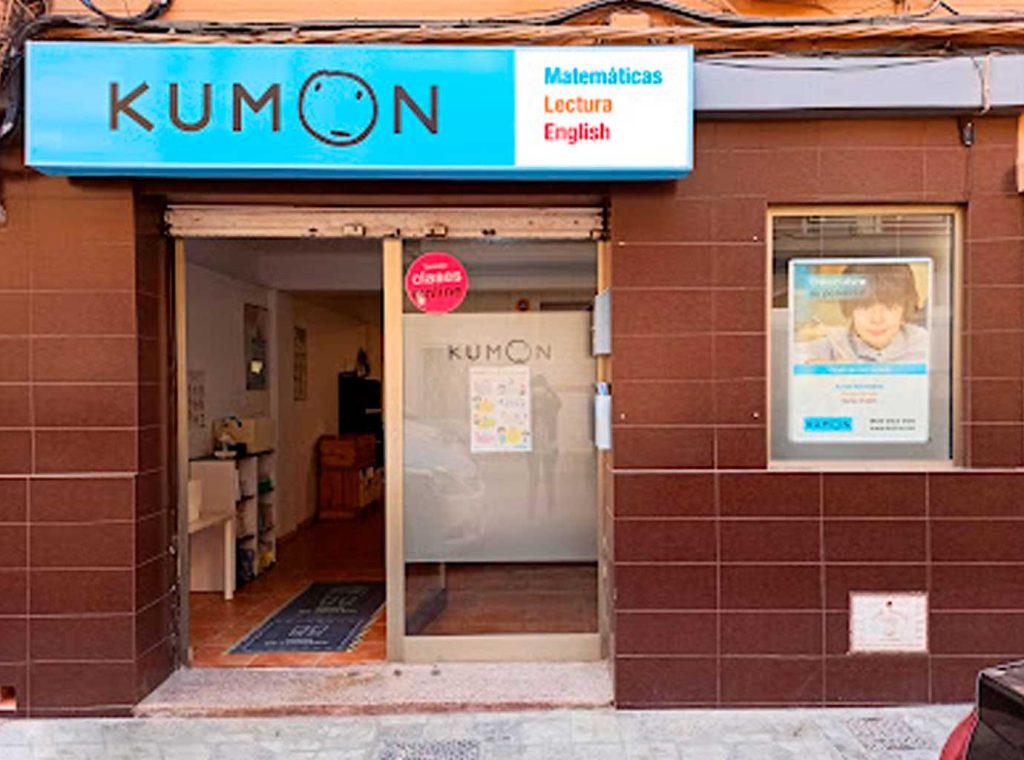 Fachada del Centro educativo Kumon en Paterna (Valencia)