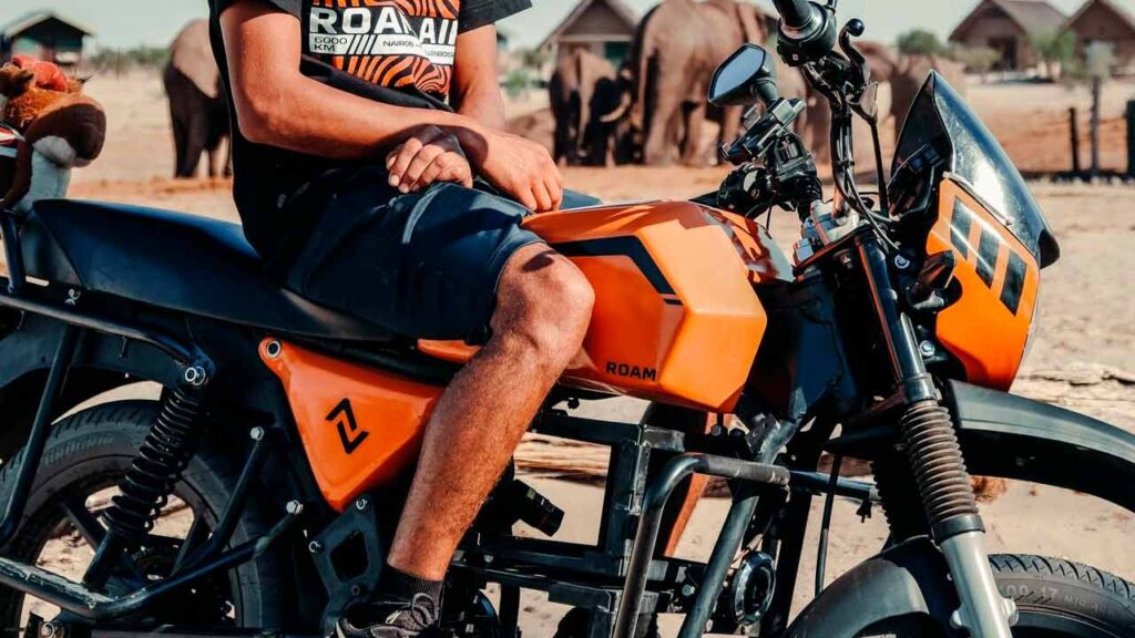 6.000 kilómetros de sol y ruedas: la moto eléctrica que desafía los límites de la movilidad sostenible en África