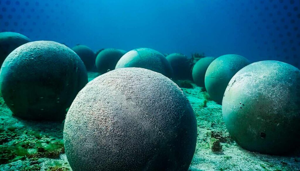 hundir esferas gigantes de hormigón en el fondo del mar para usarlas como baterías, StEnSea (Stored Energy at Sea) y la desarrolla, desde 2011 el prestigioso Instituto Fraunhofer