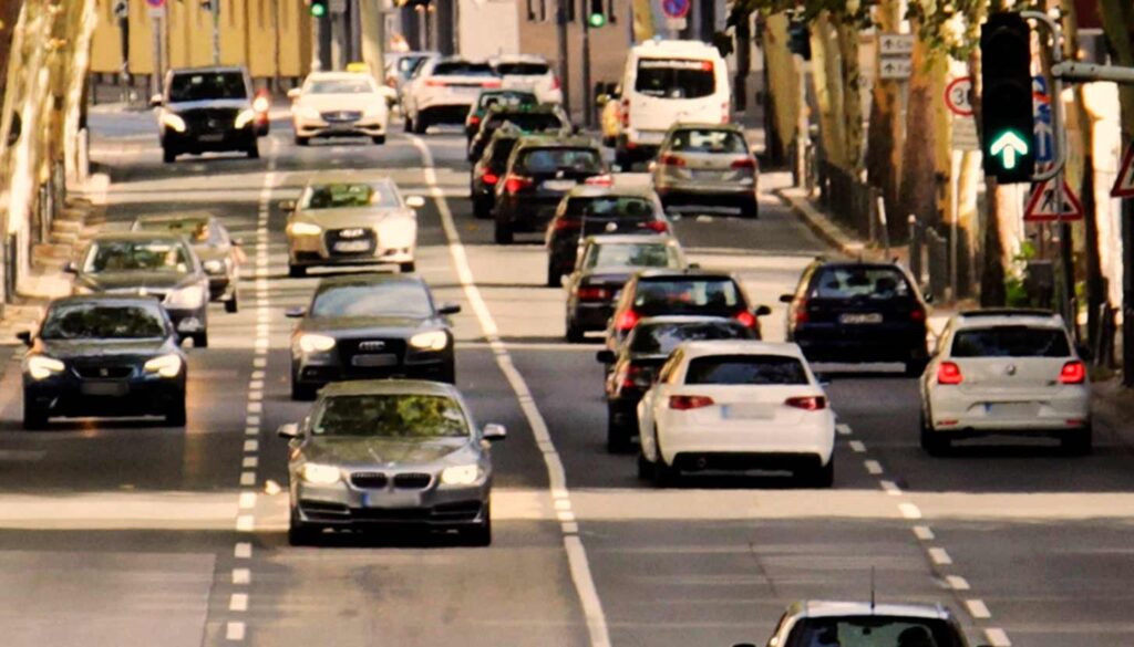 España respira ozono y silencio: Francia restringe coches, aquí apenas se avisa | imagen de NoName_13 en Pixabay